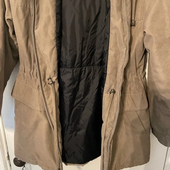 Women’s Fleet Street Faux-Fur Hooded Midweight Jacket - Picture 4 of 7